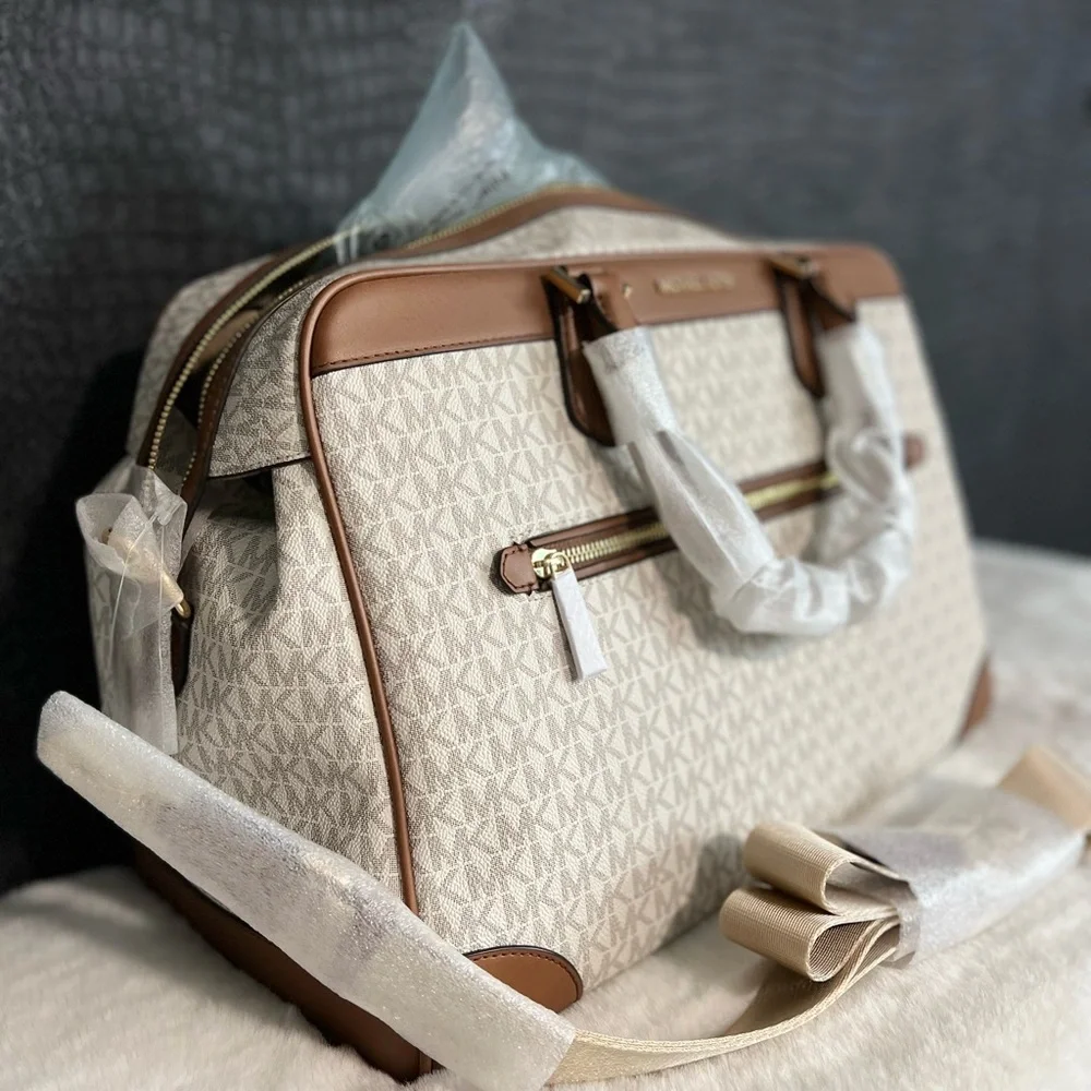 BNWT MICHAEL KORS travel bag - Picture 2 of 3